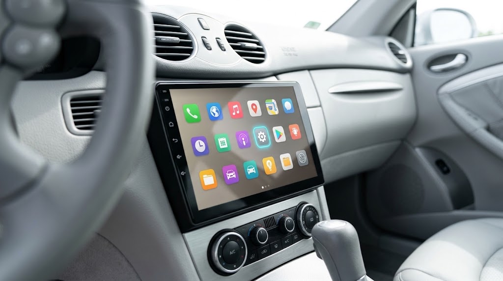 Autoradio Android de seconde monte affichant les icônes d'applications, pour vérifier la compatibilité du Carlinkit CarPlay Dongle
